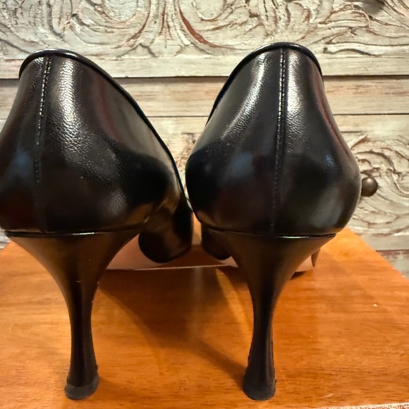 Manolo Blahnik 70mm Point Toe Black Leather Pump - Picture 8 of 15